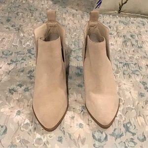 NWOT Dolce Vita Boots size 9